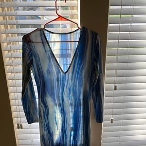 i am selling a beautiful blue/white long sleeve dress